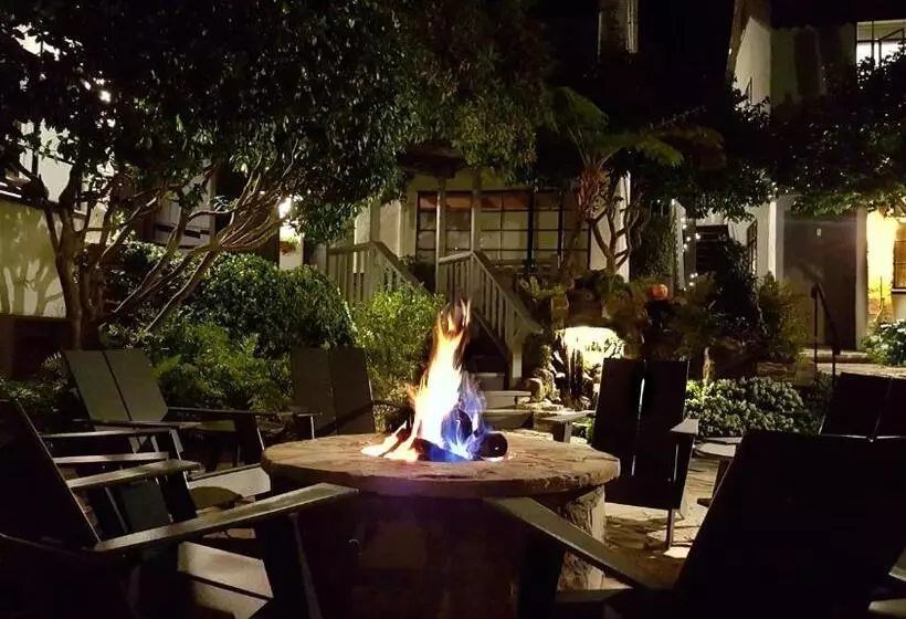 هتل The Vagabond S House Boutique Inn