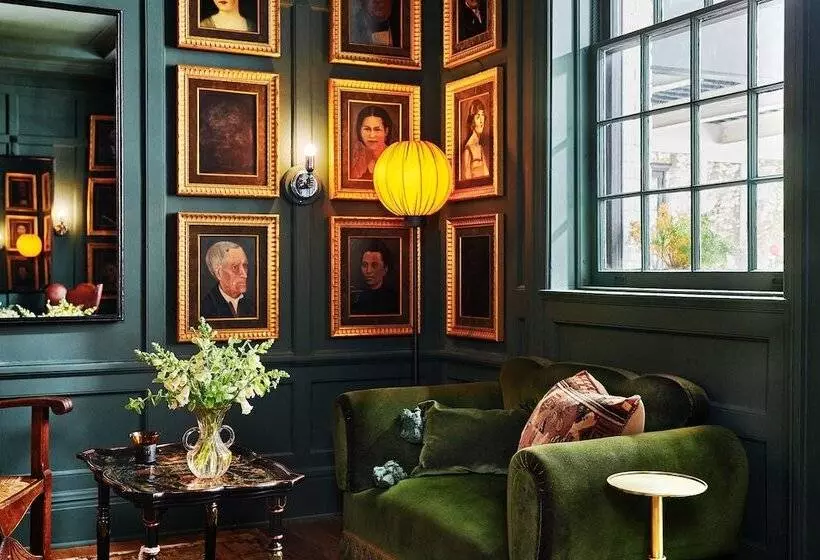 هتل The Vanderbilt, Auberge Resorts Collection