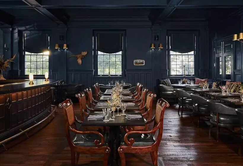 هتل The Vanderbilt, Auberge Resorts Collection