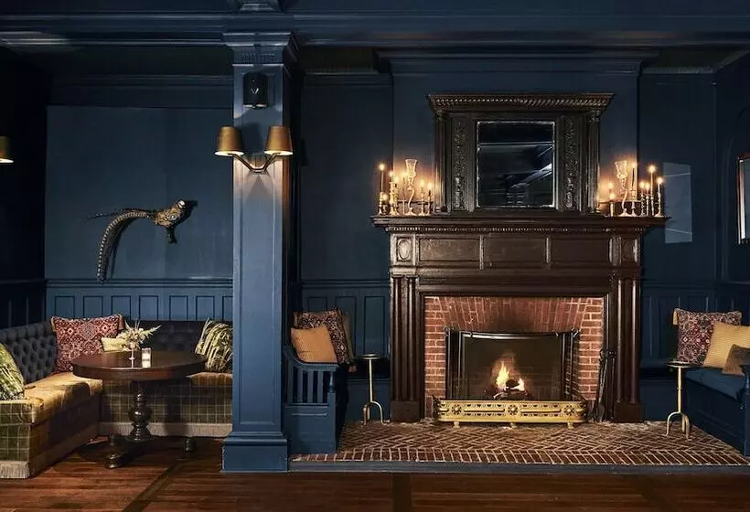 هتل The Vanderbilt, Auberge Resorts Collection