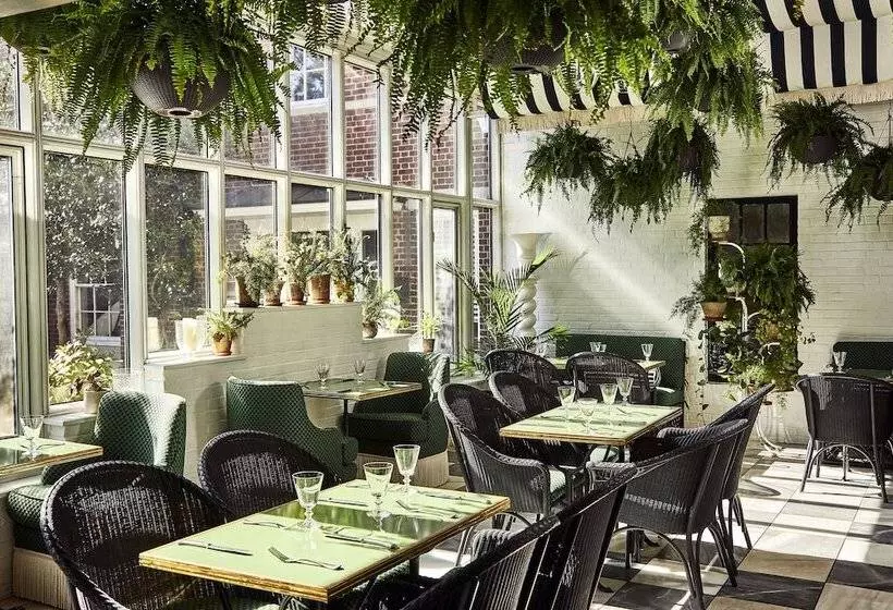 هتل The Vanderbilt, Auberge Resorts Collection