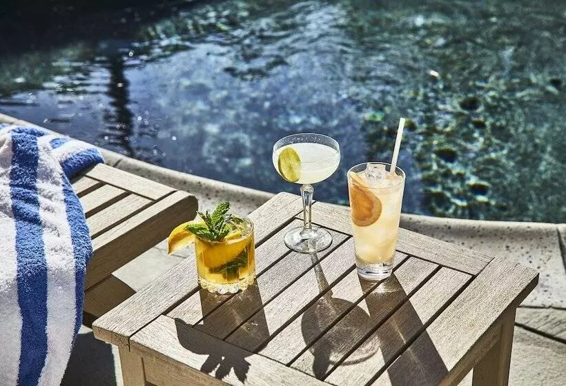 هتل The Vanderbilt, Auberge Resorts Collection