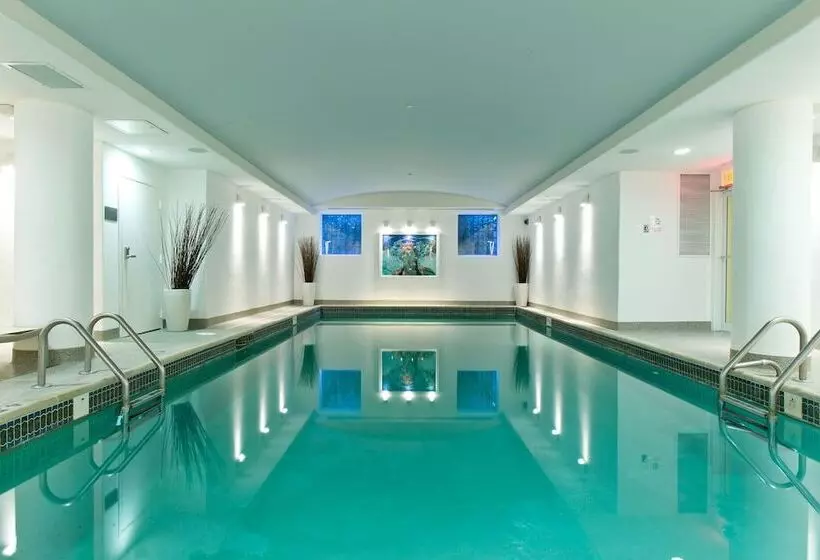 هتل The Vanderbilt, Auberge Resorts Collection