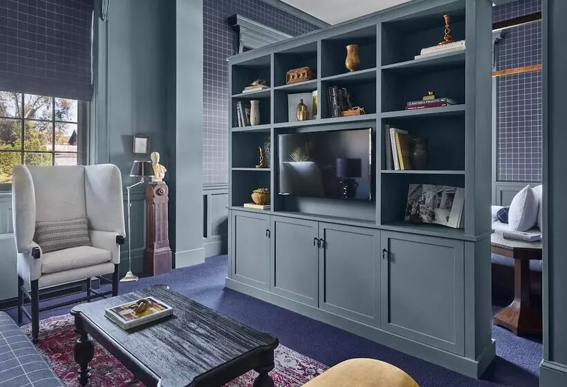 هتل The Vanderbilt, Auberge Resorts Collection