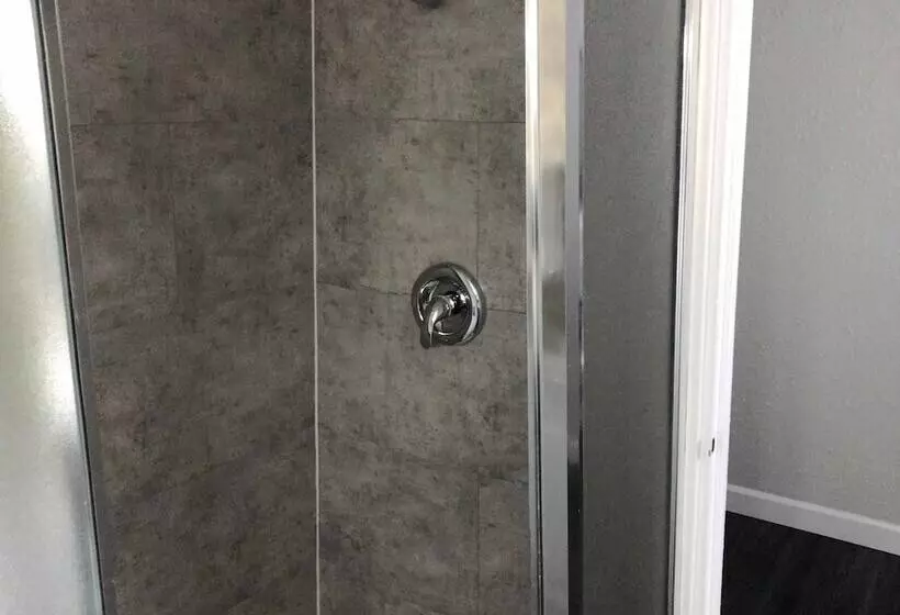 Hotelli The Village Inn