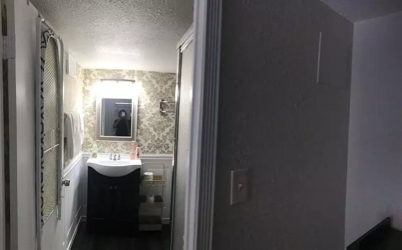 Hotelli The Village Inn