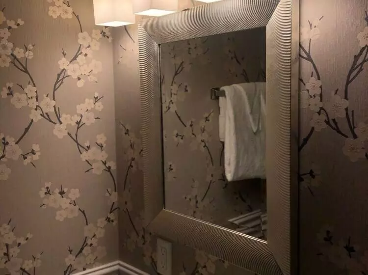 Hotelli The Village Inn