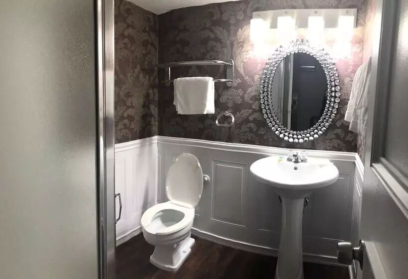 Hotelli The Village Inn