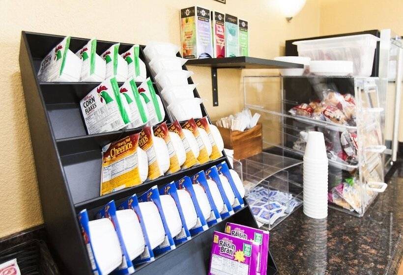 בית מלון כפרי Tri Valley Inn & Suites