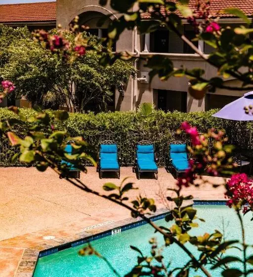 호텔 Vineyard Court Designer Suites