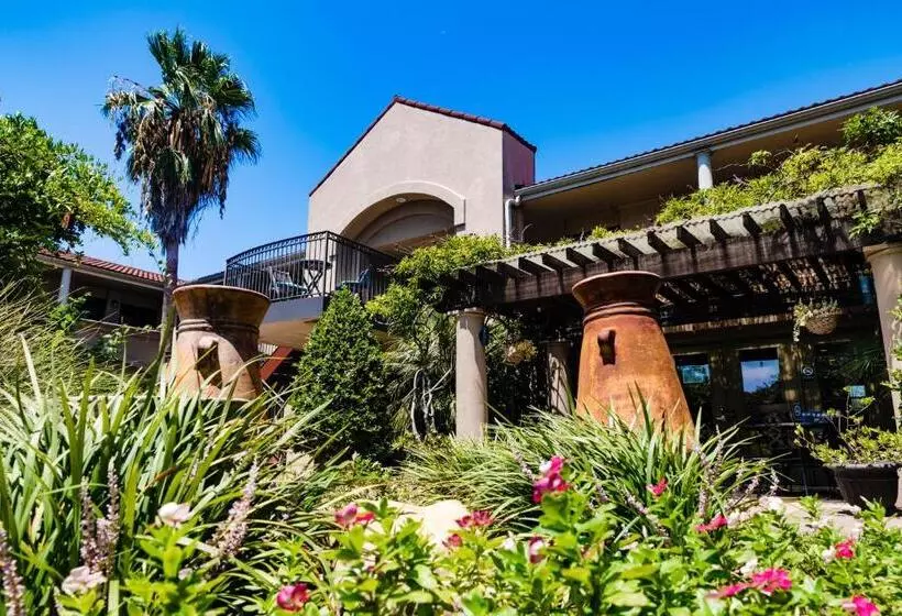 호텔 Vineyard Court Designer Suites