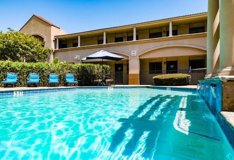 فندق Vineyard Court Designer Suites