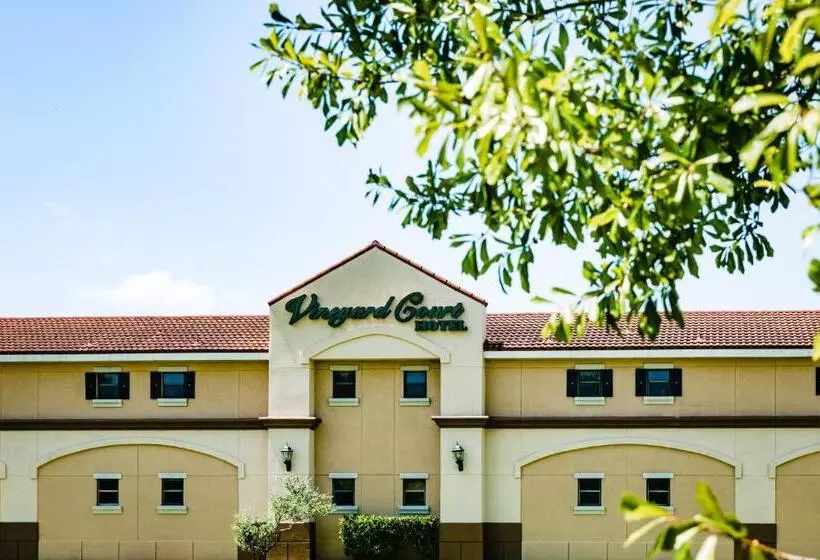 호텔 Vineyard Court Designer Suites