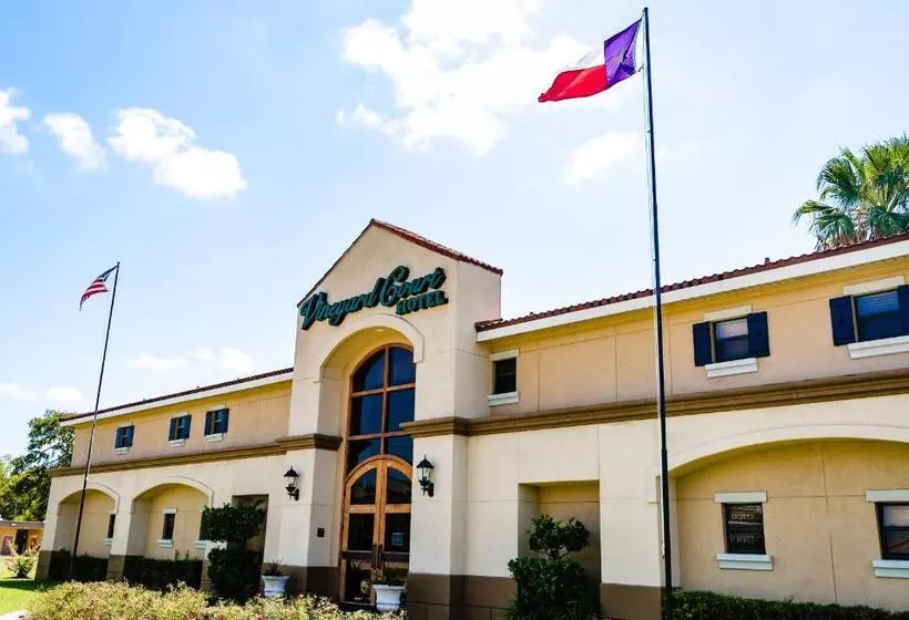 호텔 Vineyard Court Designer Suites