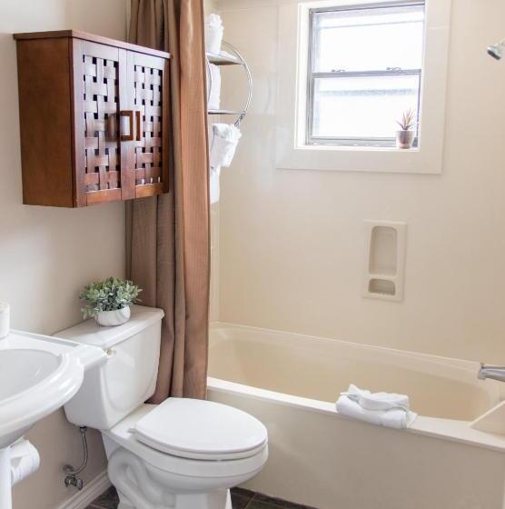 فندق Vineyard Court Designer Suites