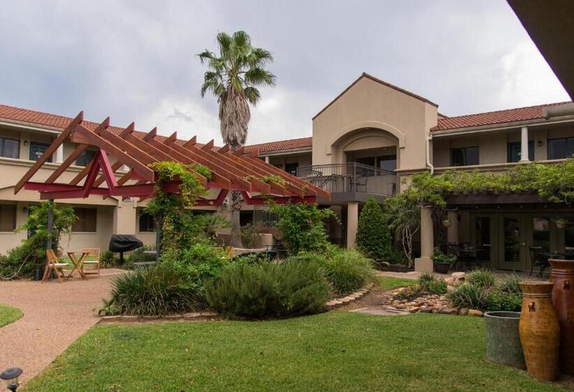 فندق Vineyard Court Designer Suites