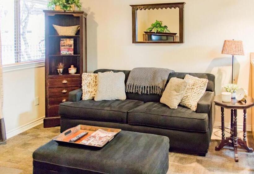 فندق Vineyard Court Designer Suites