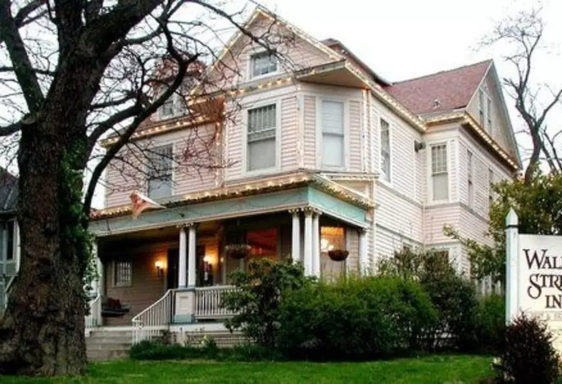 هتل Walnut Street Inn