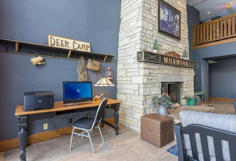酒店 Wildwood Lodge & Suites