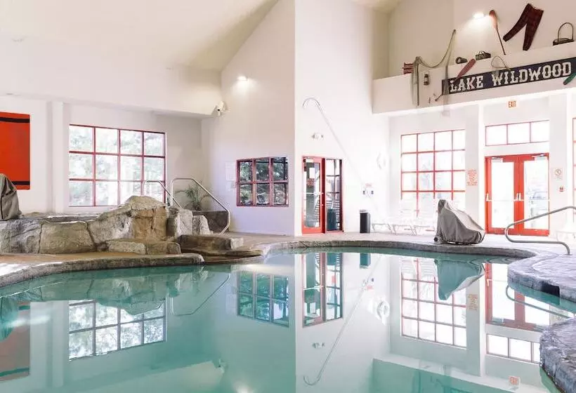 酒店 Wildwood Lodge & Suites