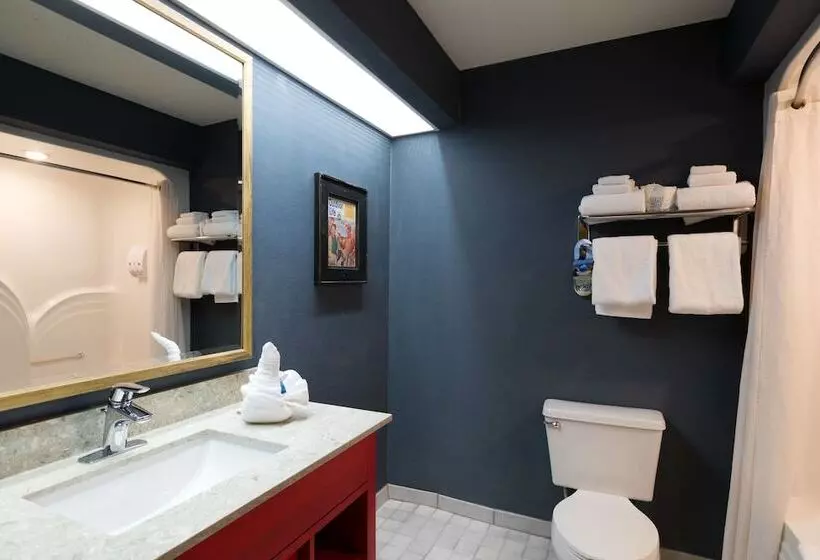 酒店 Wildwood Lodge & Suites