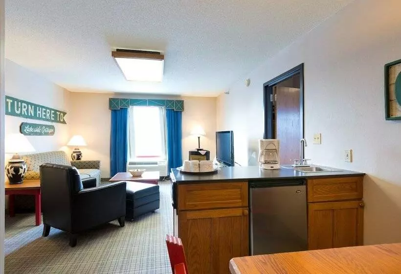 酒店 Wildwood Lodge & Suites