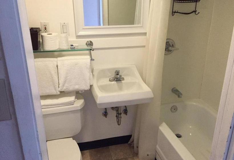 Valley Hotel & 24/7 Open Cafe