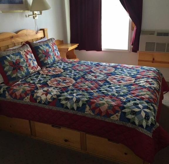 Valley Hotel & 24/7 Open Cafe