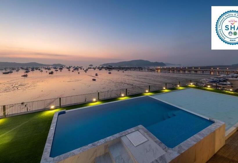 호텔 Arch39 Phuket Beach Front Sha Plus