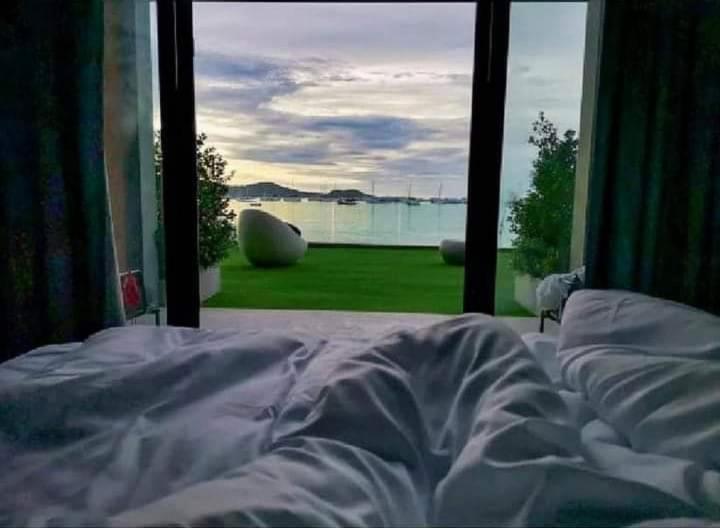 호텔 Arch39 Phuket Beach Front Sha Plus