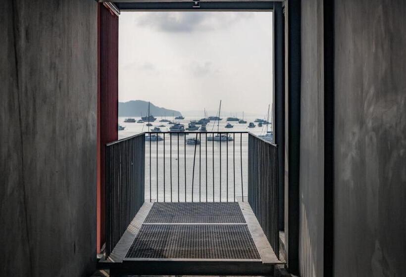 호텔 Arch39 Phuket Beach Front Sha Plus