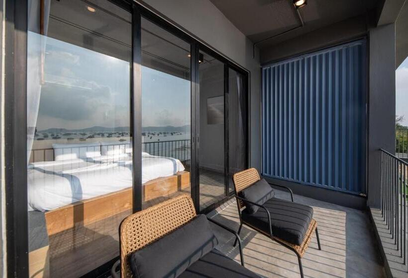 호텔 Arch39 Phuket Beach Front Sha Plus