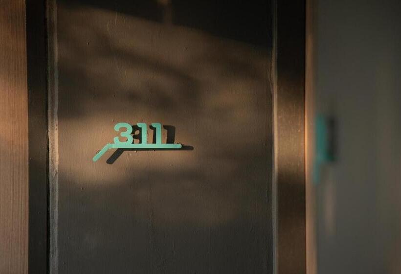 호텔 Arch39 Phuket Beach Front Sha Plus