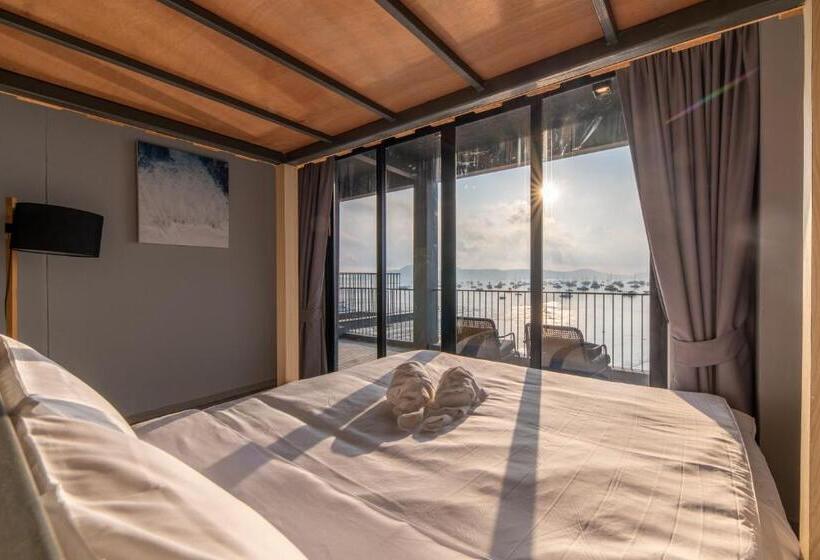 호텔 Arch39 Phuket Beach Front Sha Plus