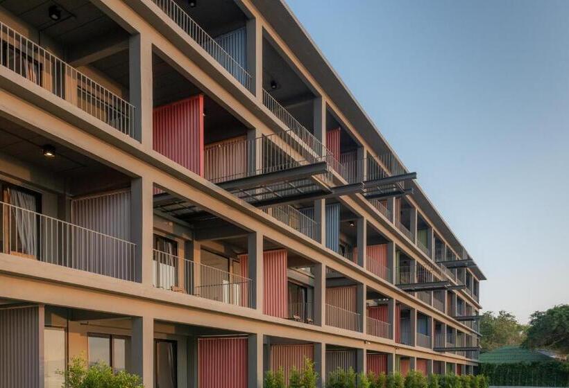 호텔 Arch39 Phuket Beach Front Sha Plus