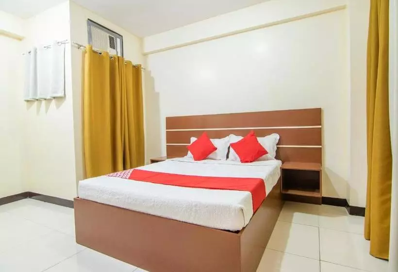 Hotelli Oyo 578 Red Velvet Suites