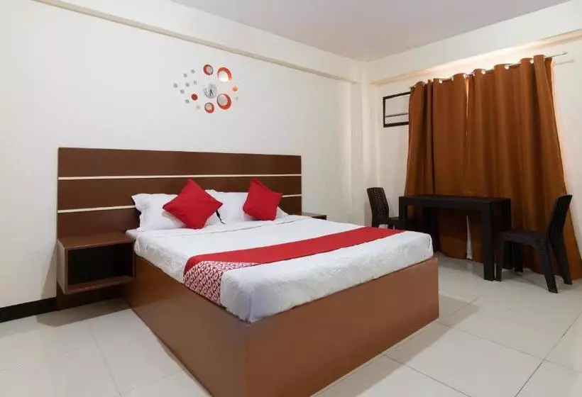 Hotelli Oyo 578 Red Velvet Suites