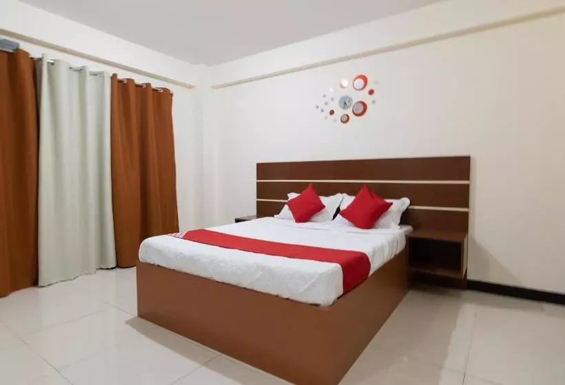 Hotelli Oyo 578 Red Velvet Suites