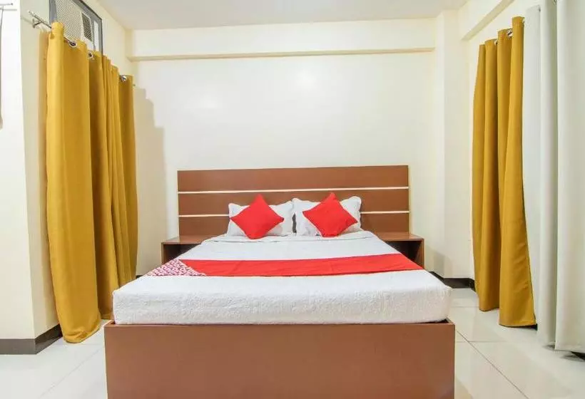Hotelli Oyo 578 Red Velvet Suites