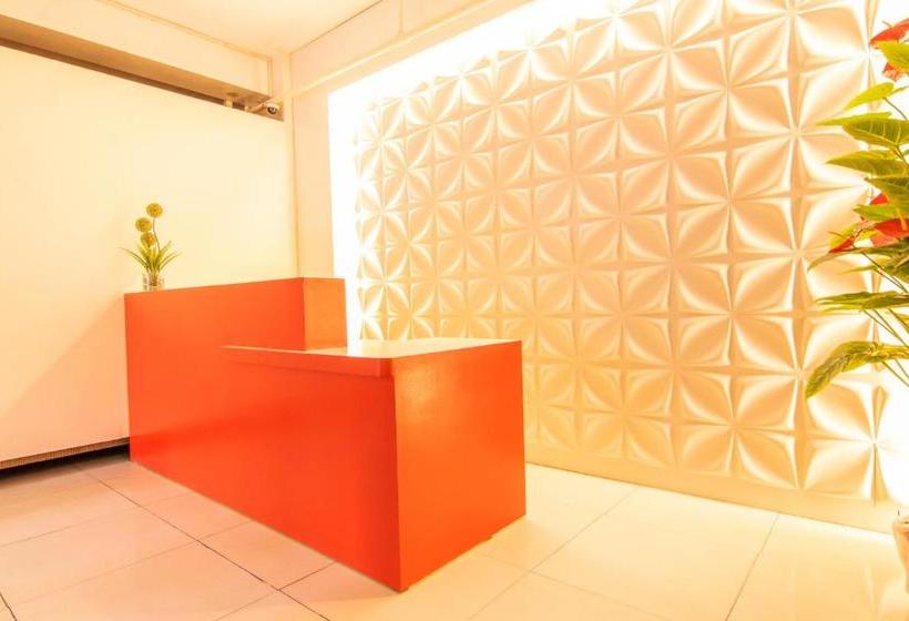 בית מלון כפרי Oyo 578 Red Velvet Suites