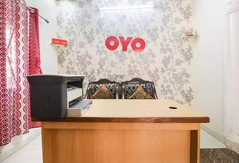ホテル Oyo 69664  Kalyug Palace