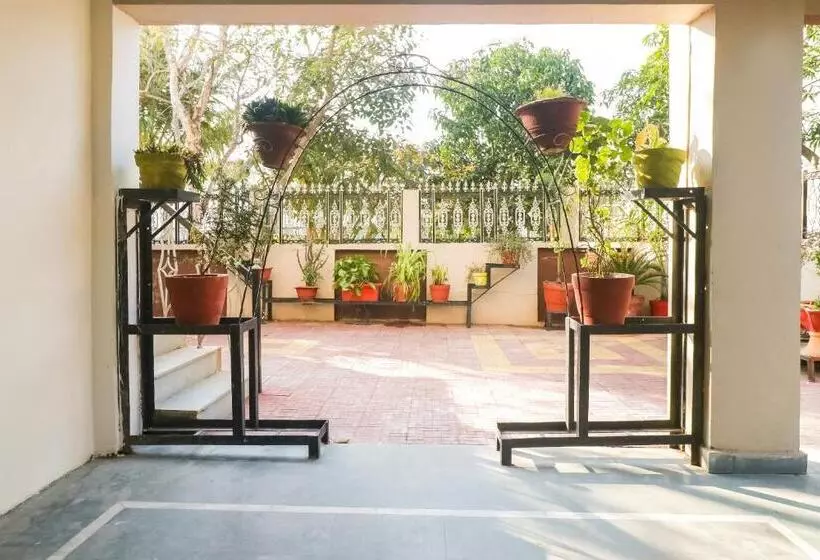 ホテル Oyo 69664  Kalyug Palace