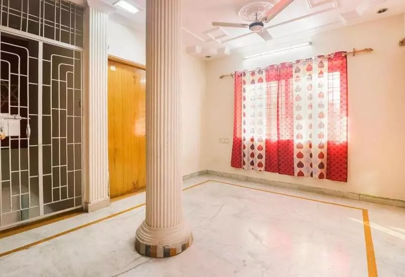 ホテル Oyo 69664  Kalyug Palace