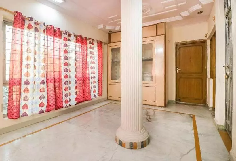 ホテル Oyo 69664  Kalyug Palace