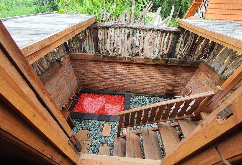 تختخواب و صبحانه Ubuntu Bali Eco Yoga Retreat   Canggu