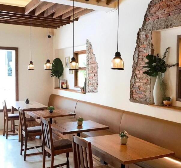 Need A Nap Hostel Phrae