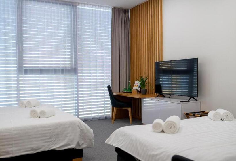 Отель Smetanova