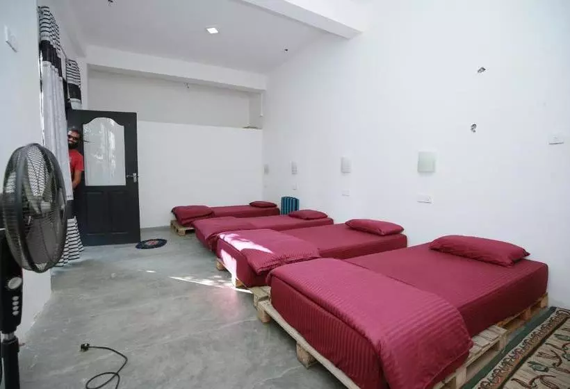 Tiki Bar Hostel Ella