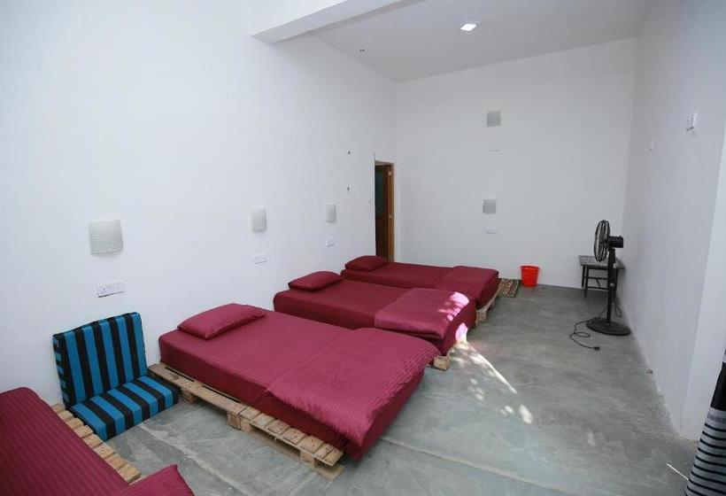 Tiki Bar Hostel Ella