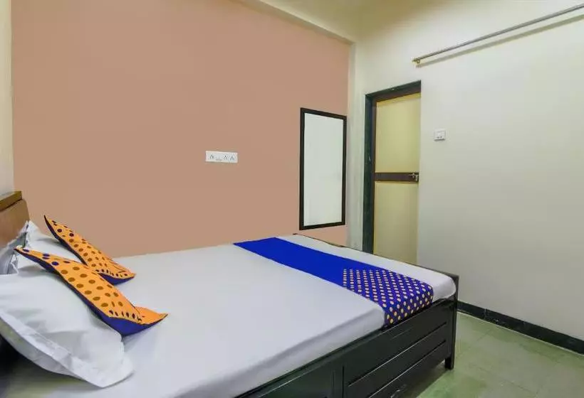 Hotelli Spot On 69370 Pratik Lodging